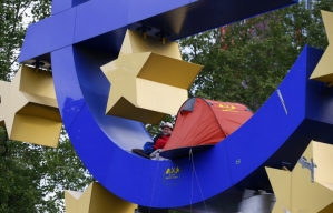 Merkele ierosina ļaut EK uzlikt veto nacionālajiem budžetiem Merkele ierosina ļaut EK uzlikt veto nacionālajiem budžetiem