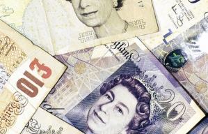Британия перейдет на пластиковые деньги