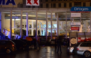 ЧП в Maxima XX: сотрудница Money Express успела выбежать из здания ЧП в Maxima XX: сотрудница Money Express успела выбежать из здания