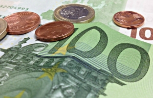 Policija kopš eiro ieviešanas izņēmusi viltotu naudu 5000 eiro vērtībā