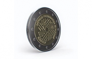 Apgrozībā laidīs Latvijas prezidentūrai ES Padomē veltītu 2 eiro piemiņas monētu 