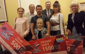 "Money Express" un "GEMMI" lielās loterijas uzvarētāju apbalvošana. "Money Express" un "GEMMI" lielās loterijas uzvarētāju apbalvošana.